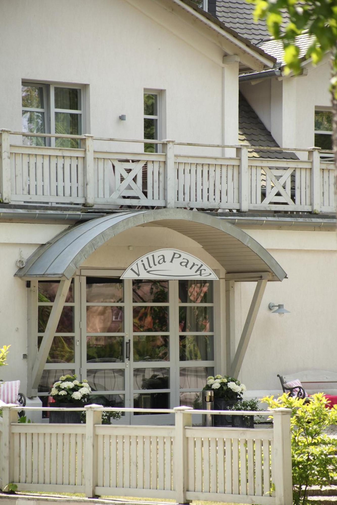 Villa Park Wiselka Spa & Wellness Exterior photo